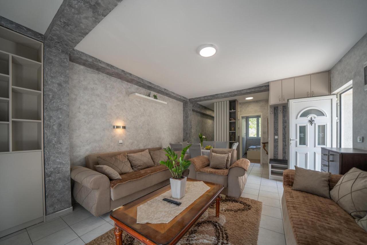 Apartman Anja ริซาน ภายนอก รูปภาพ